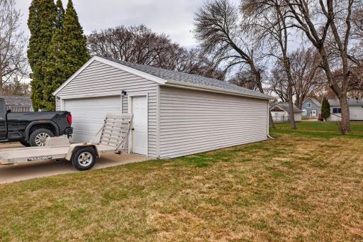 1633 10th Avenue S, Fargo, ND 58103