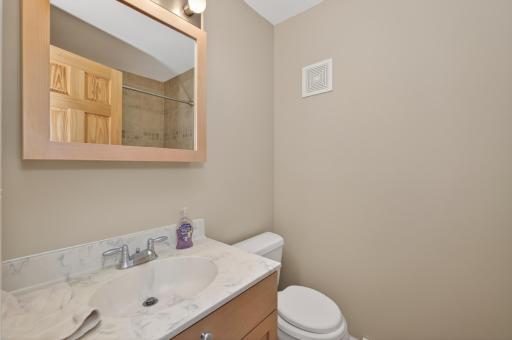 1633 10th Avenue S, Fargo, ND 58103