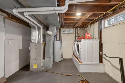 1633 10th Avenue S, Fargo, ND 58103