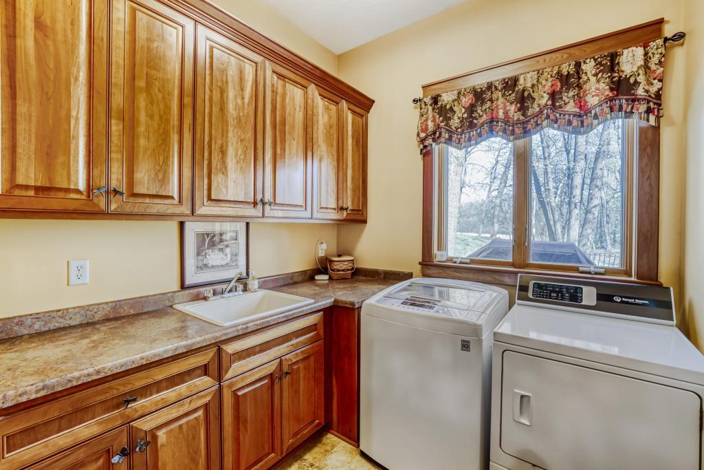 2656 N Saunders Lake Dr - MLS Sized - 049 - 43 Laundry Room.jpg