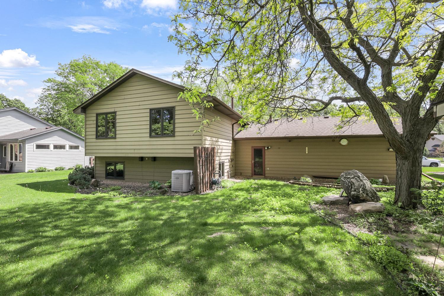 Large flat, backyard.