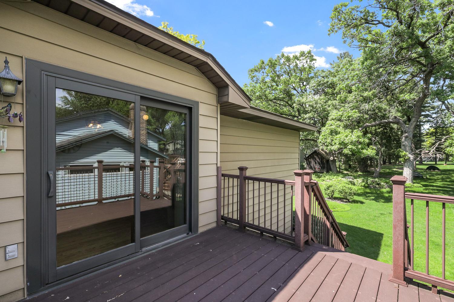 Nice side deck for BBQ's.