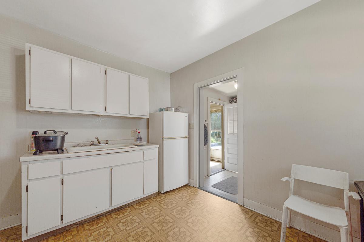 18 Kitchen_apt 2.jpg