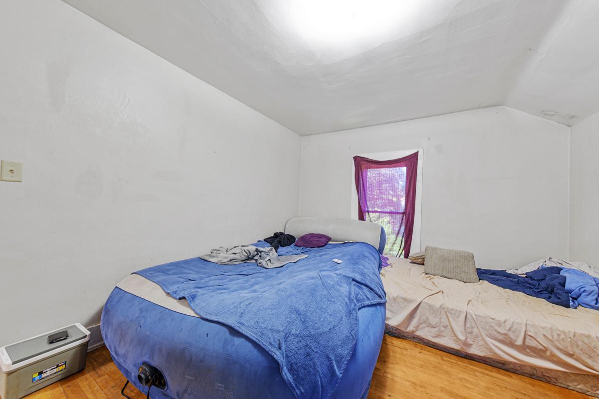 31 Main bedroom_apt 3.jpg