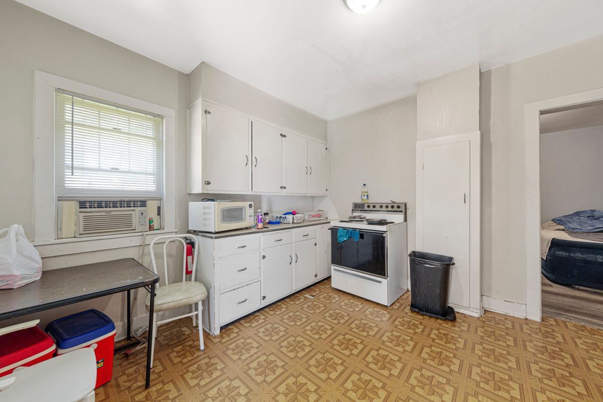 16 Kitchen_apt 2.jpg