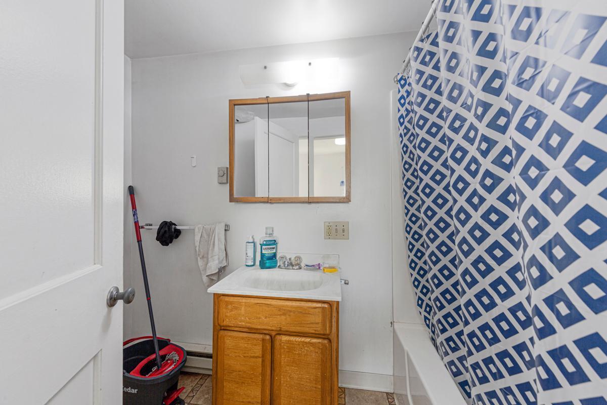 13 Bathroom_apt 1.jpg