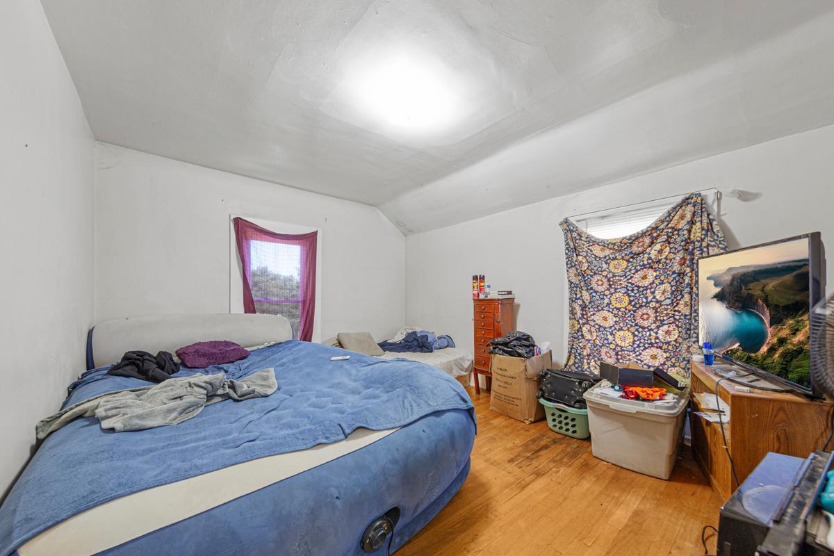 30 Main bedroom_apt 3.jpg