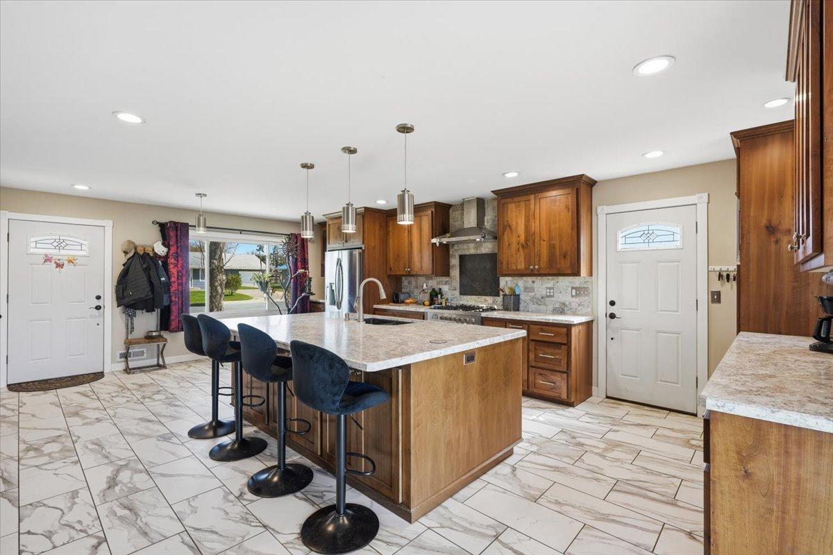 07-Kitchen & Dining.jpg