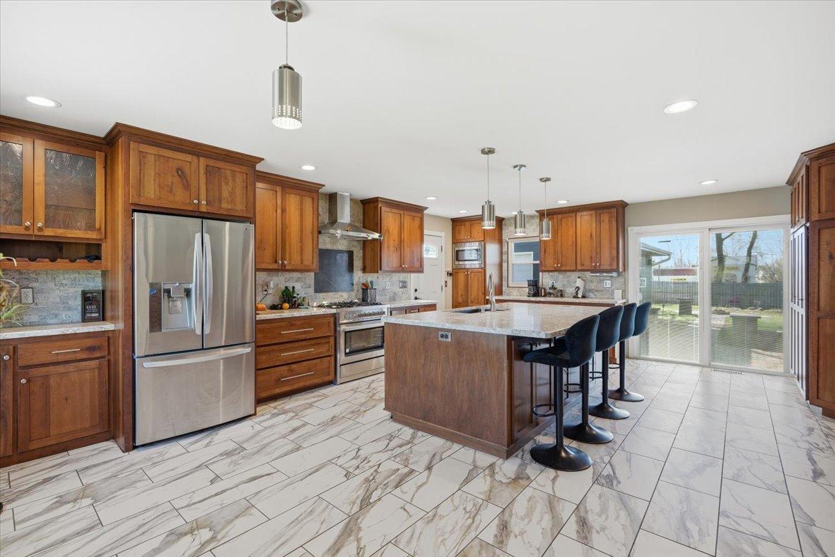 06-Kitchen & Dining.jpg