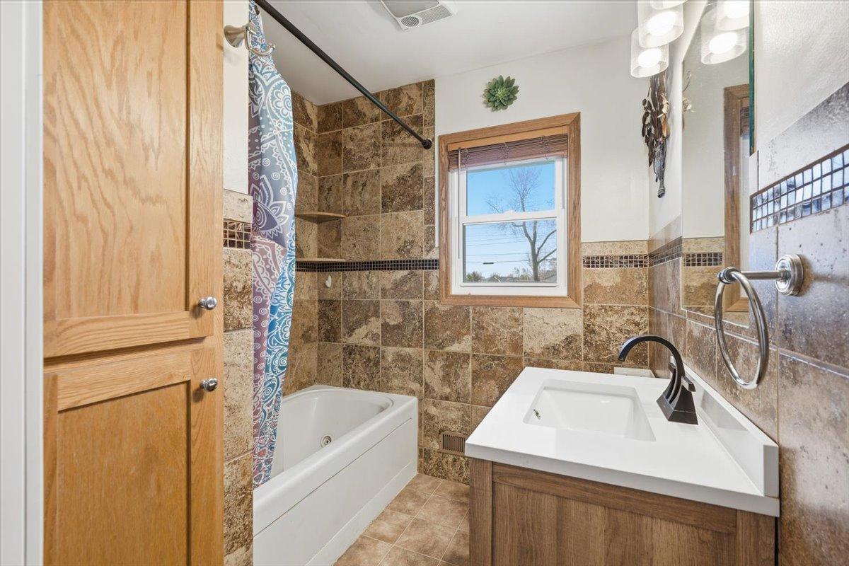 11-Primary Bathroom.jpg