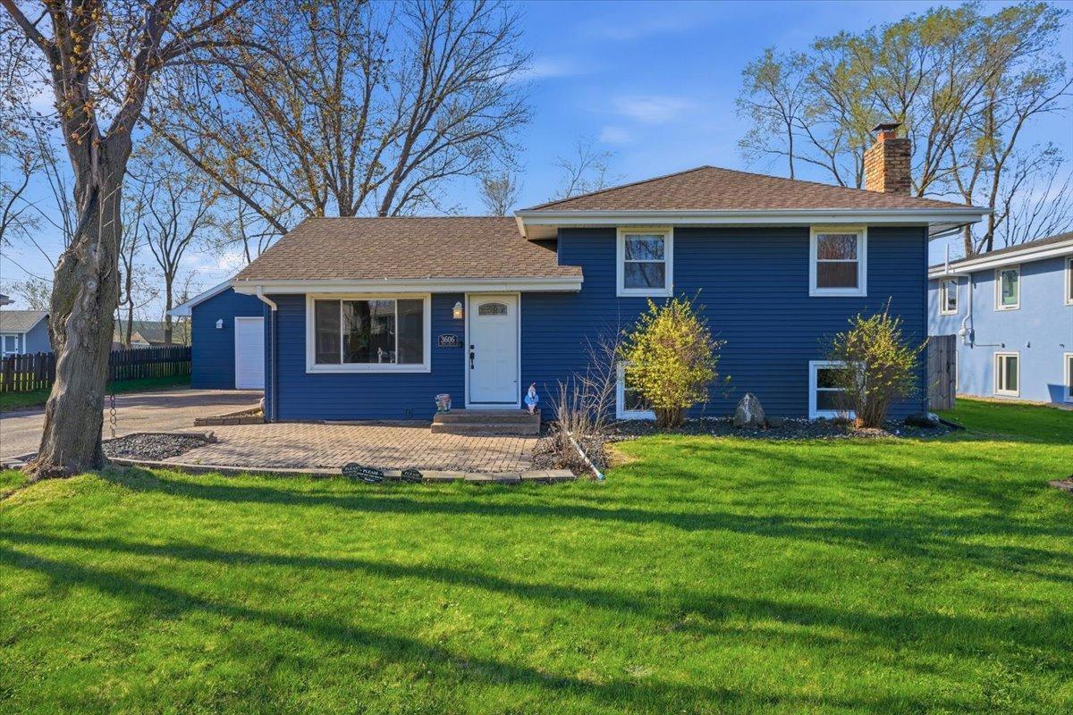 02-Front of Home.jpg