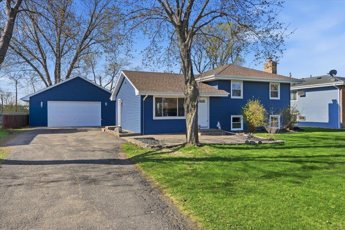 03-Front of Home.jpg