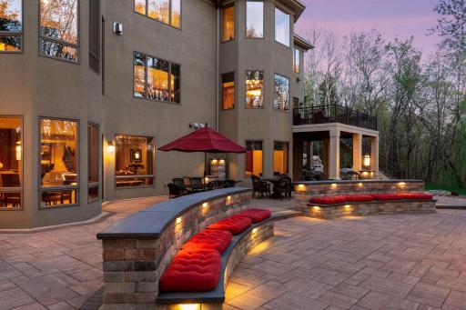 Built in seating around the outdoor kitchen