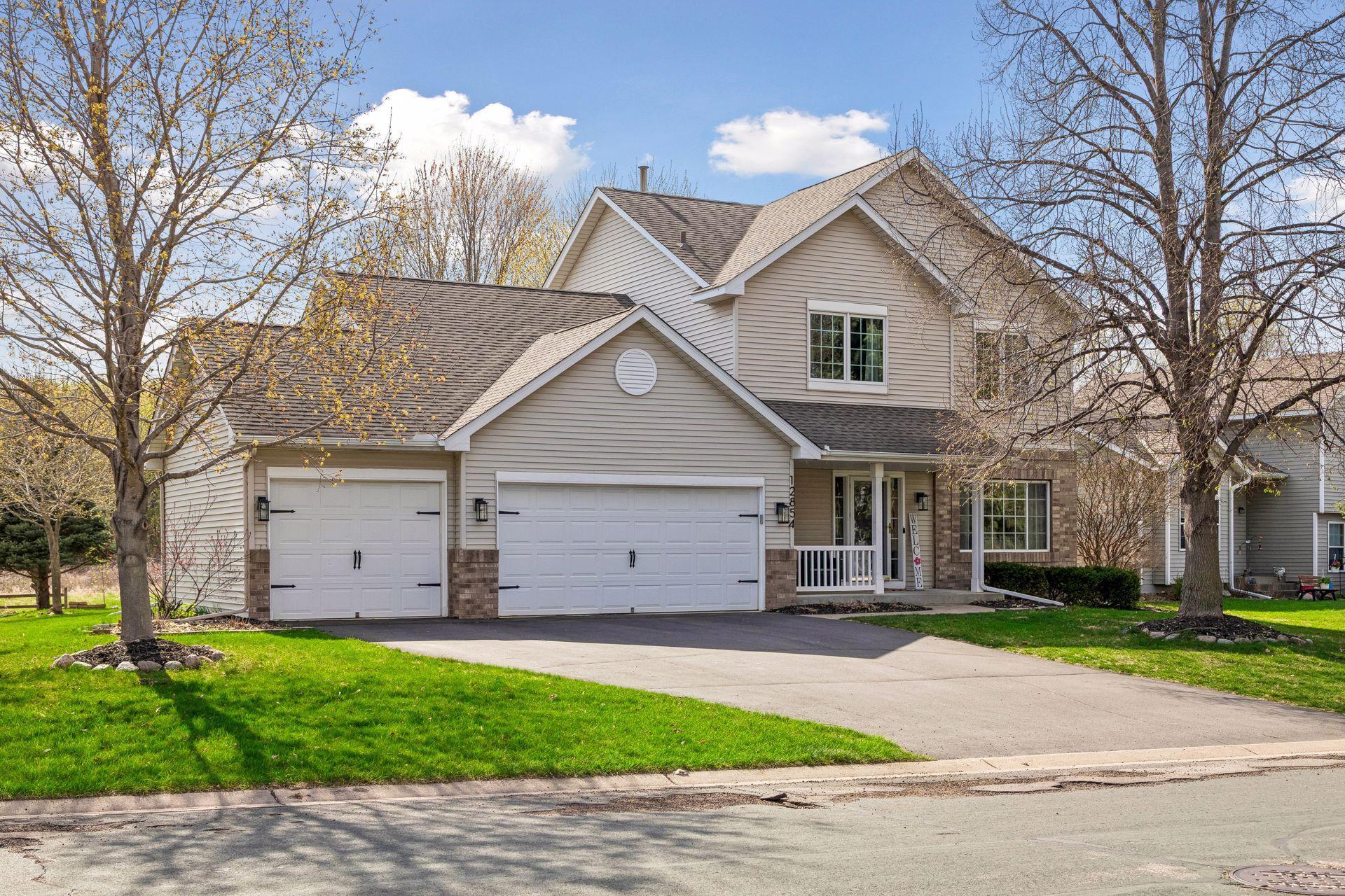 Welcome to 12854 Independence Avenue, located in the Eagle Creek neighborhood of Savage.