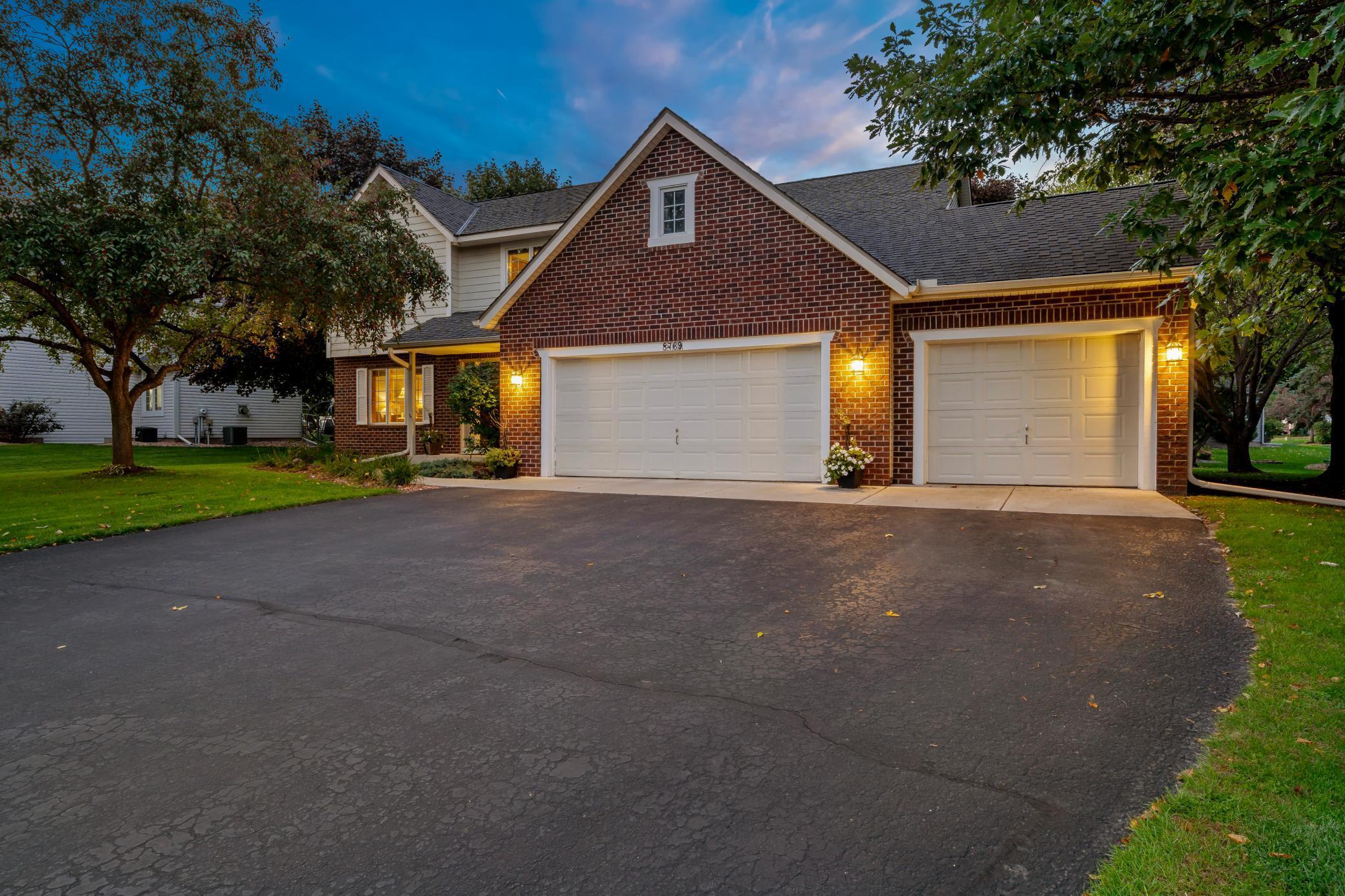 8769 Jewel Ave S Cottage Grove MN_0003.jpg