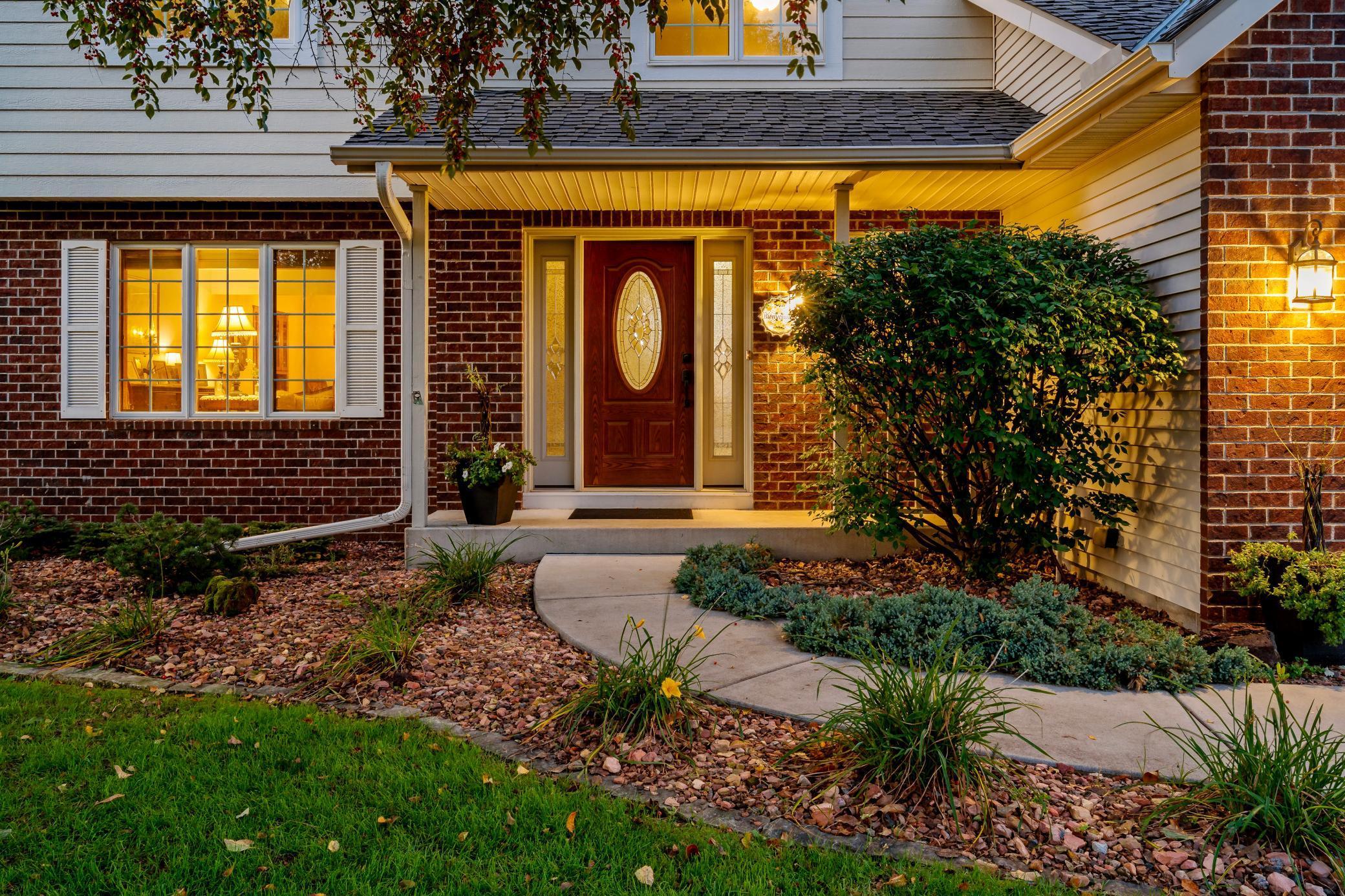 8769 Jewel Ave S Cottage Grove MN_0004.jpg