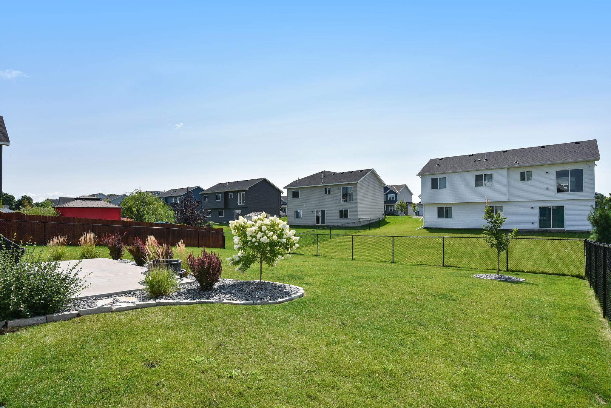 Nestled in the desirable River’s Edge development- walkable to nearby parks & restaurants, & just minutes from all Hanover has to offer… Come see for yourself!