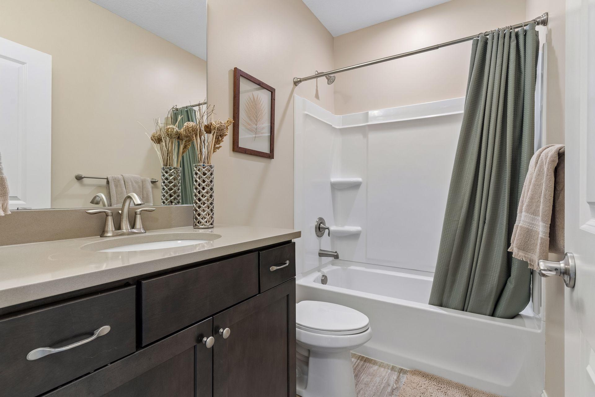The lower level full bath.
