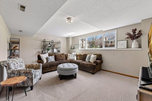 4000 Forestview Lane N, Plymouth, MN 55441