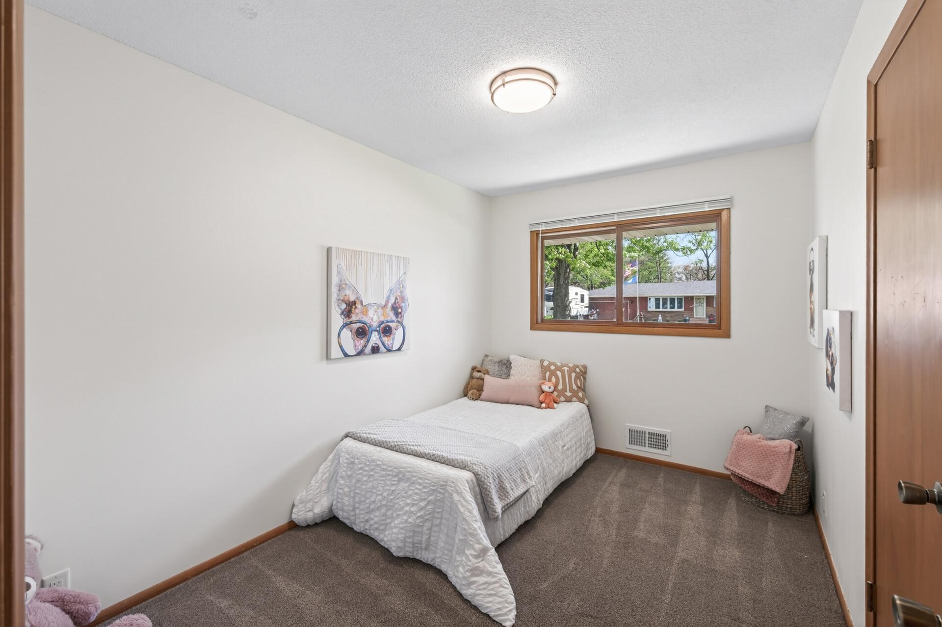 South bedroom, would also make a nice home office
