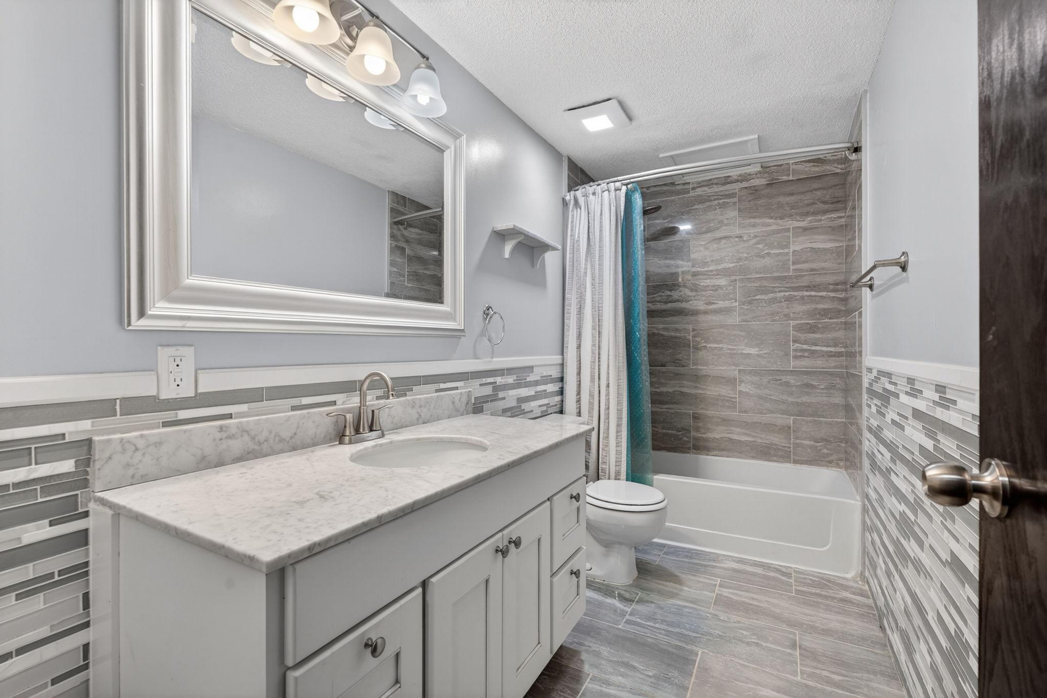 Lower level full bath