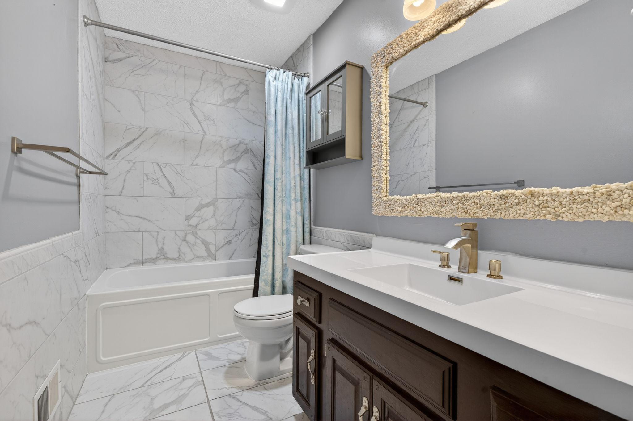Upper level full bath