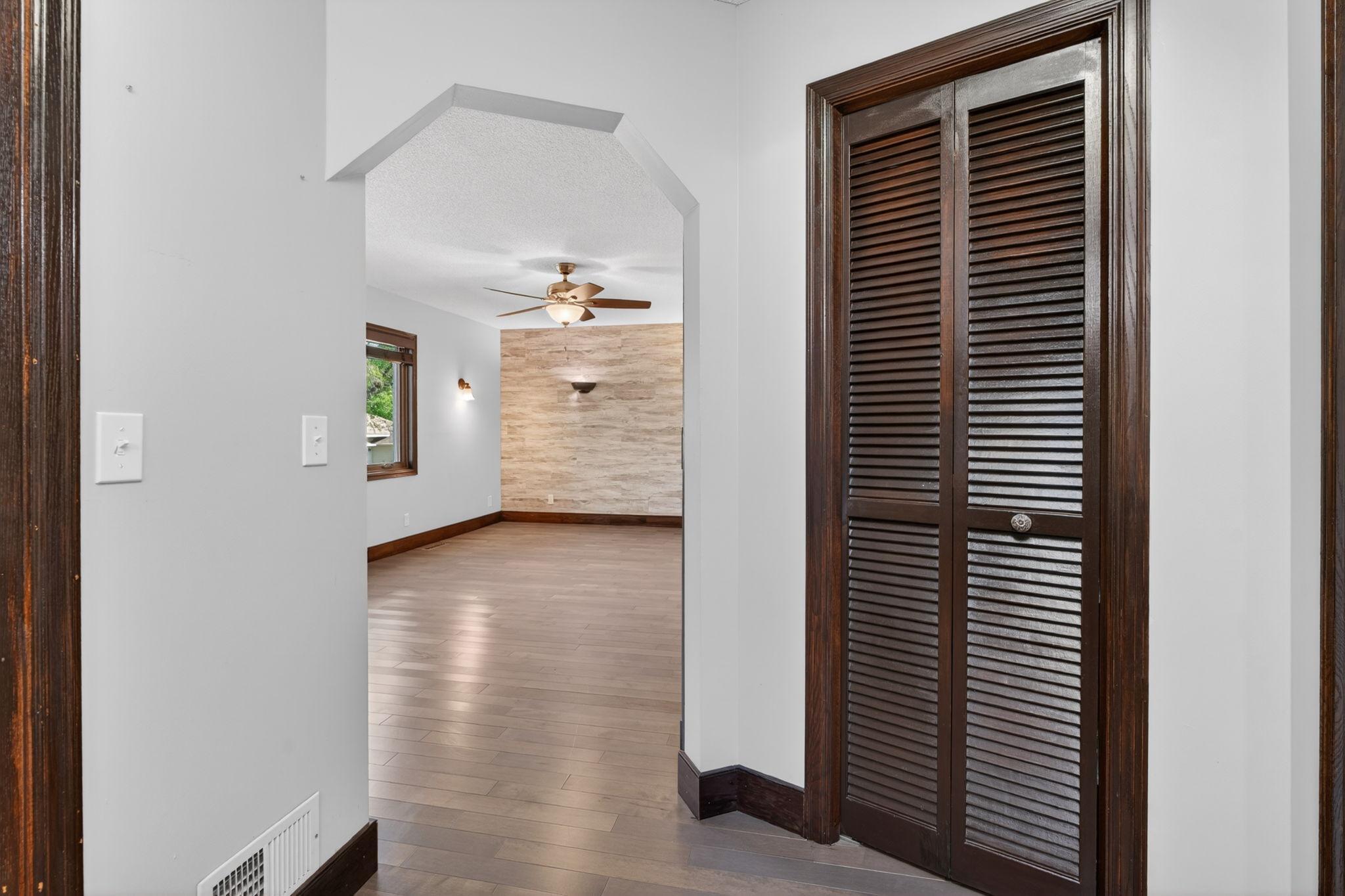 En suite linen closet