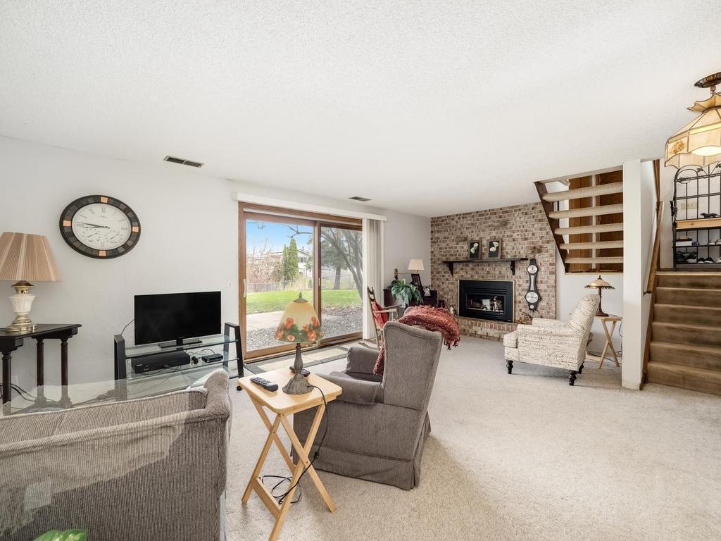 1773 Serpentine Dr Eagan MN 55122 USA-019-010-Family Room-MLS_Size.jpg