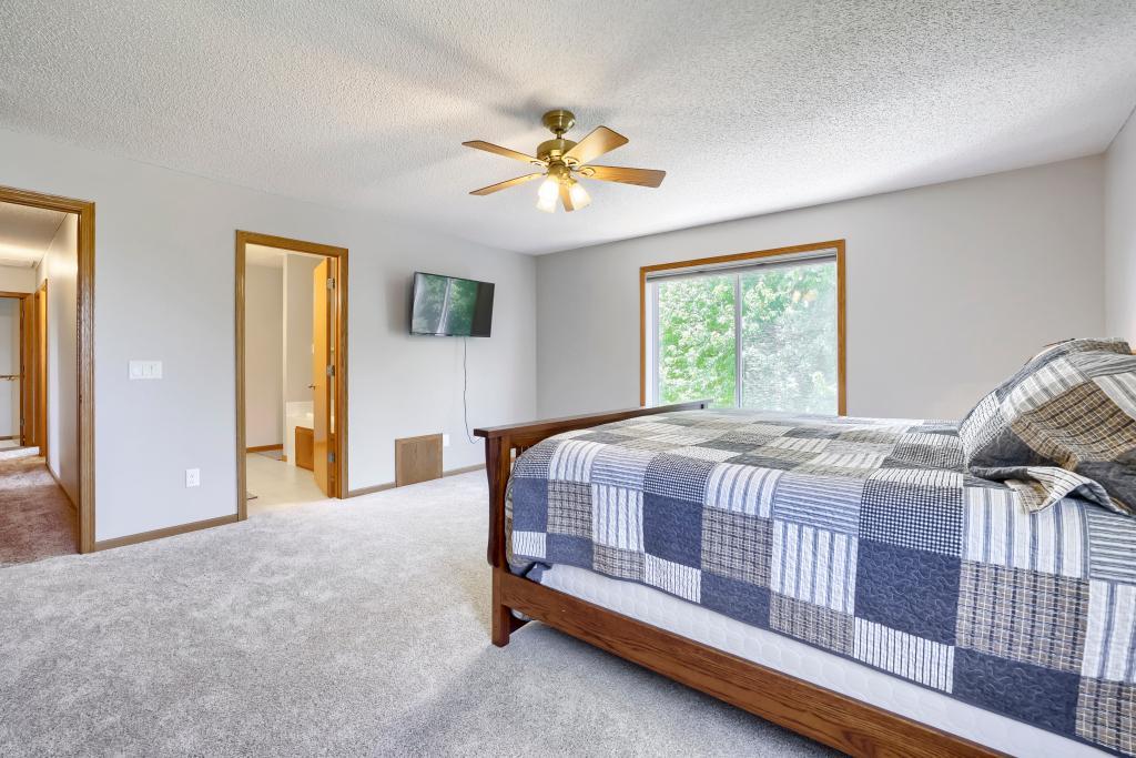 Primary BR w Ensuite.