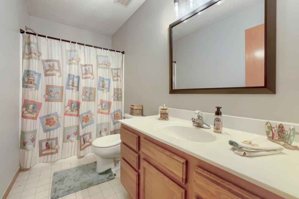 Upper Bath.jpg