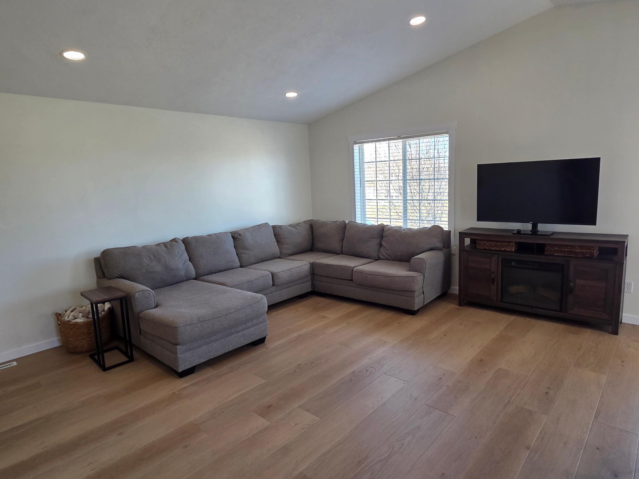 520 elliot dr se (4).jpg