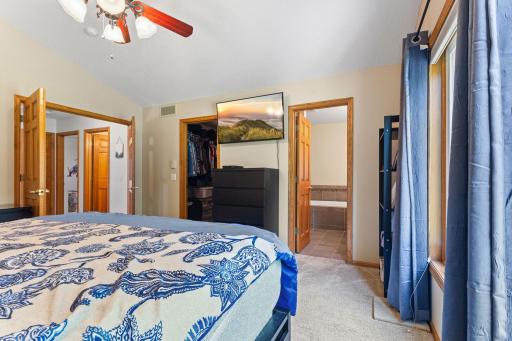 1132 Falls Circle, Chaska, MN 55318