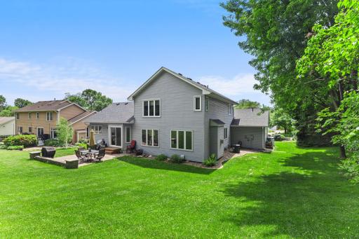 1132 Falls Circle, Chaska, MN 55318