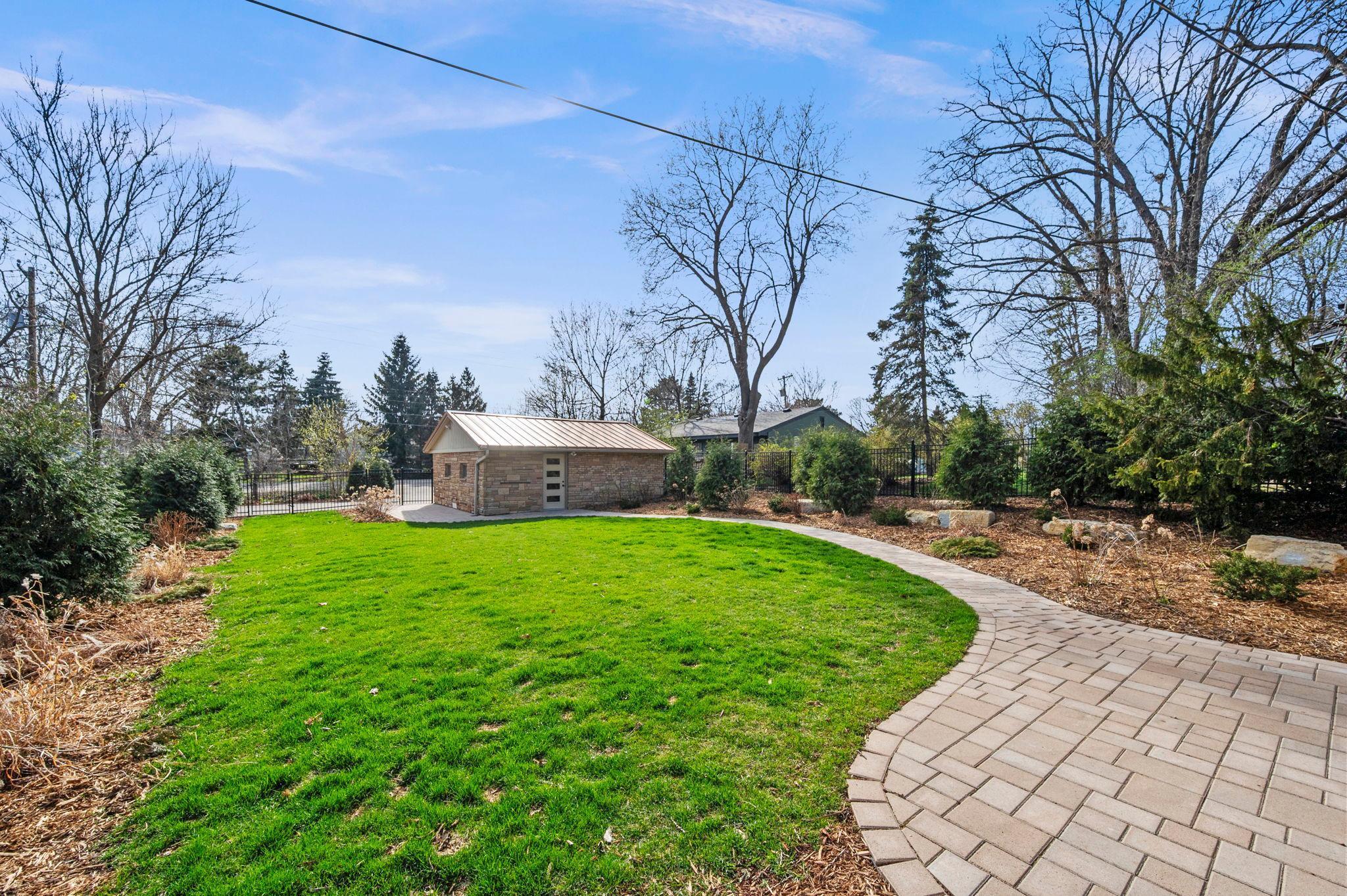 18-web-or-mls-3090 Hamline Ave N-546.jpg