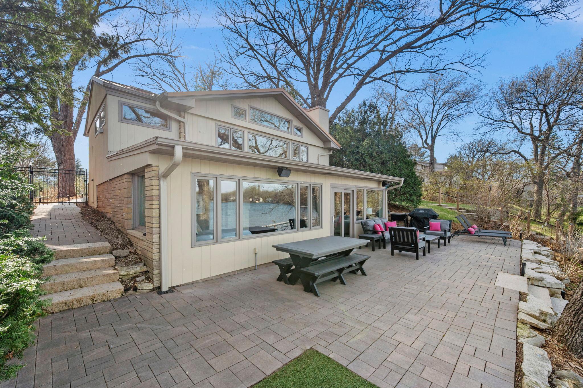 115-web-or-mls-3090 Hamline Ave N-596.jpg