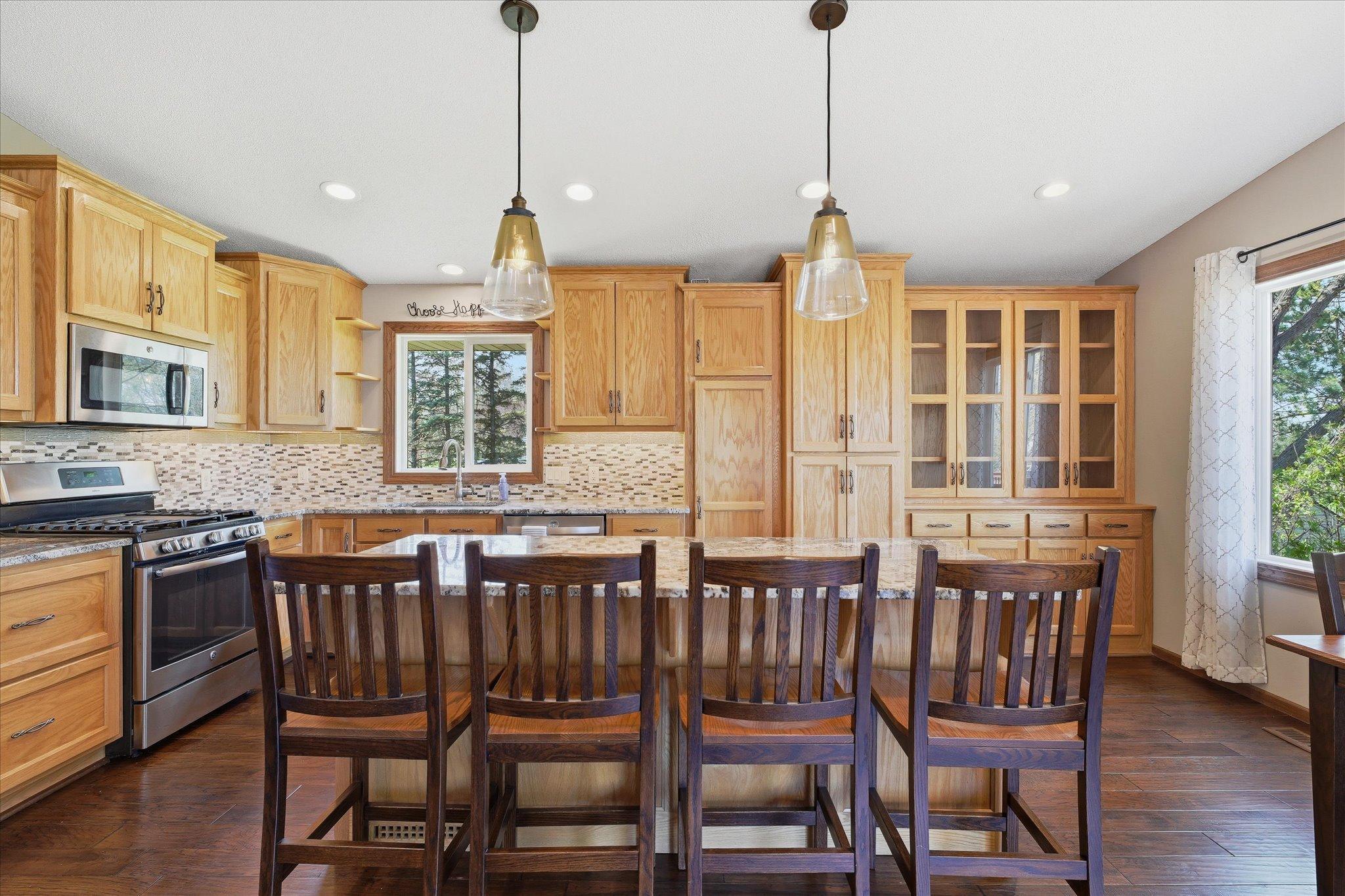 Who wouldn't dream of a kitchen like this!! Notice the built in hutch to show off your favorite pieces.