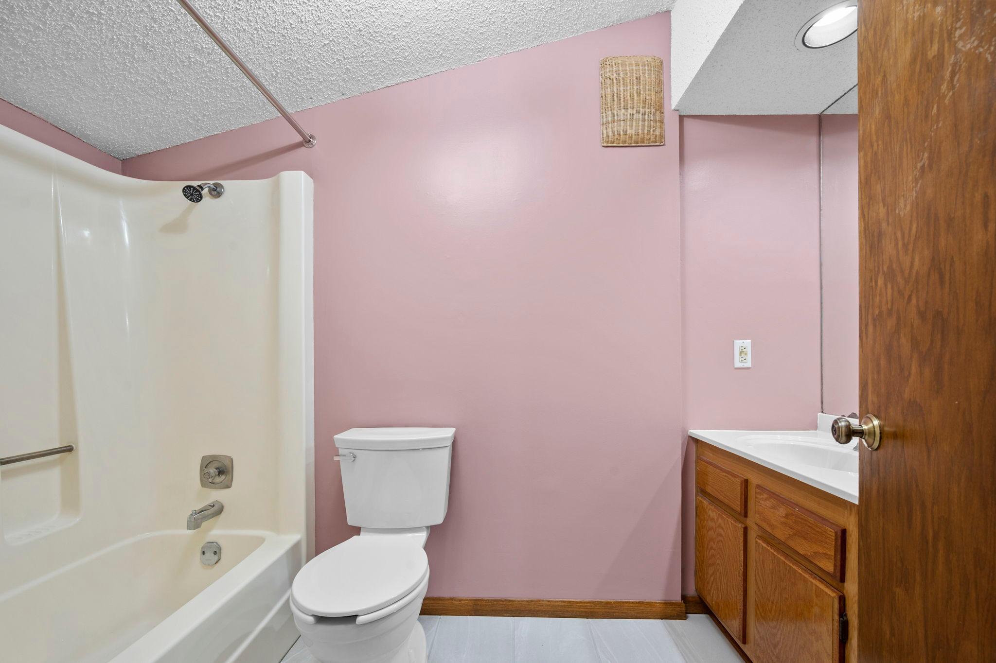 Upper Level Full Bath