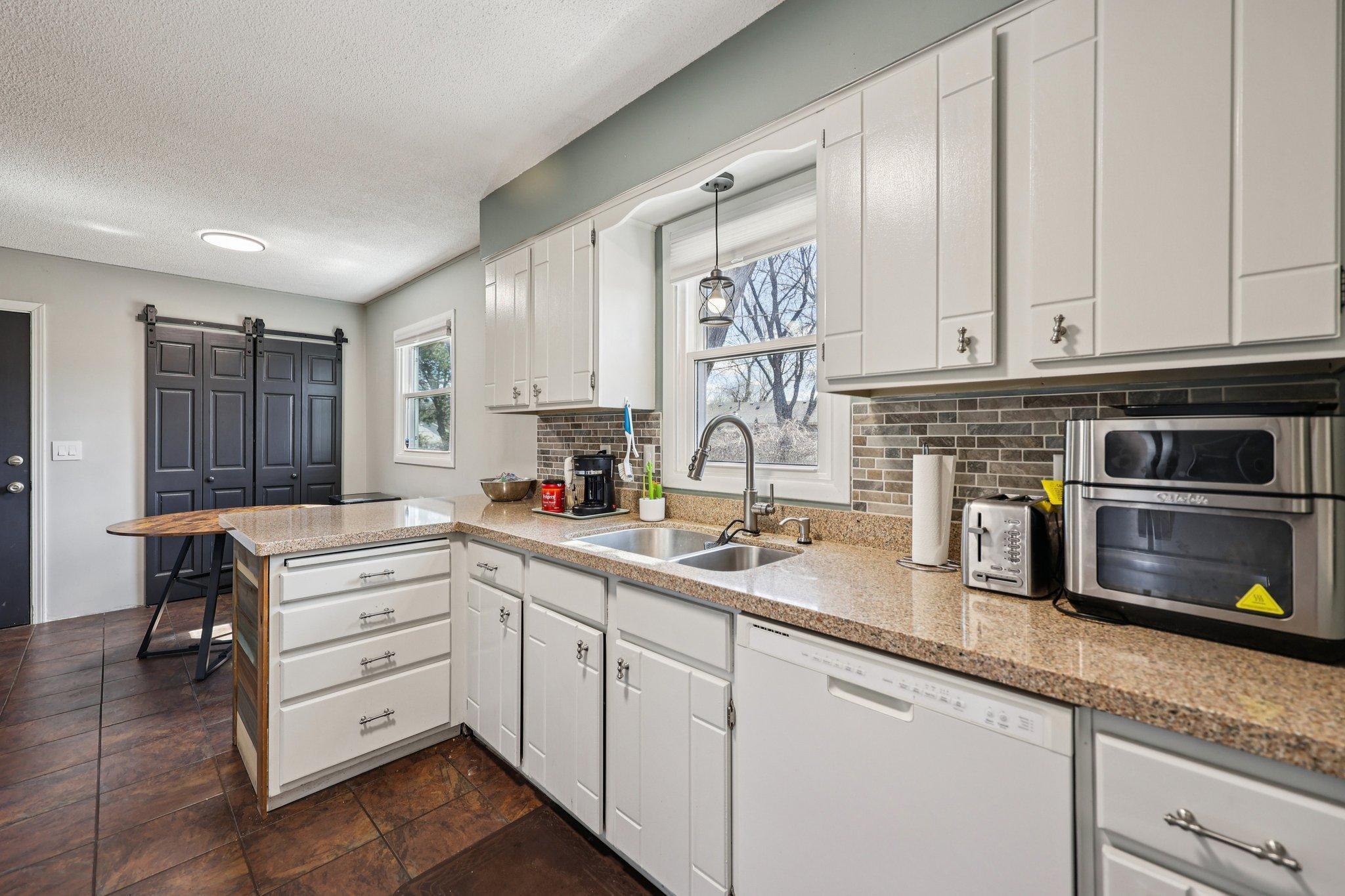 Plenty of cupboards and counter space!