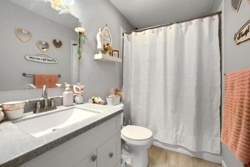 4952 Grenwich Trail N - Web Quality - 011 - 11 Bathroom.jpg