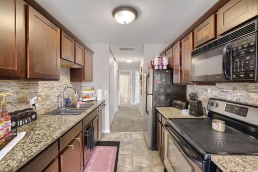 4952 Grenwich Trail N - Web Quality - 007 - 07 Kitchen.jpg