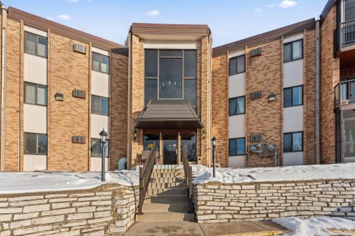 2700 Oxford Street N, 101, Saint Paul, MN 55113