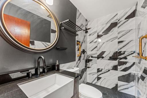 2700 Oxford Street N, 101, Saint Paul, MN 55113