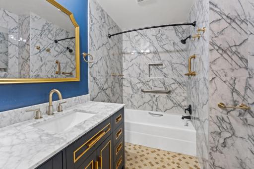 2700 Oxford Street N, 101, Saint Paul, MN 55113