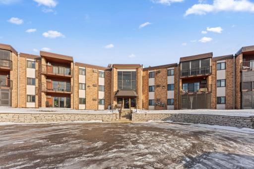 2700 Oxford Street N, 101, Saint Paul, MN 55113