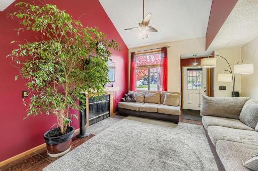 7728 79th St. S - Web Quality - 004 - 06 Living Room.jpg