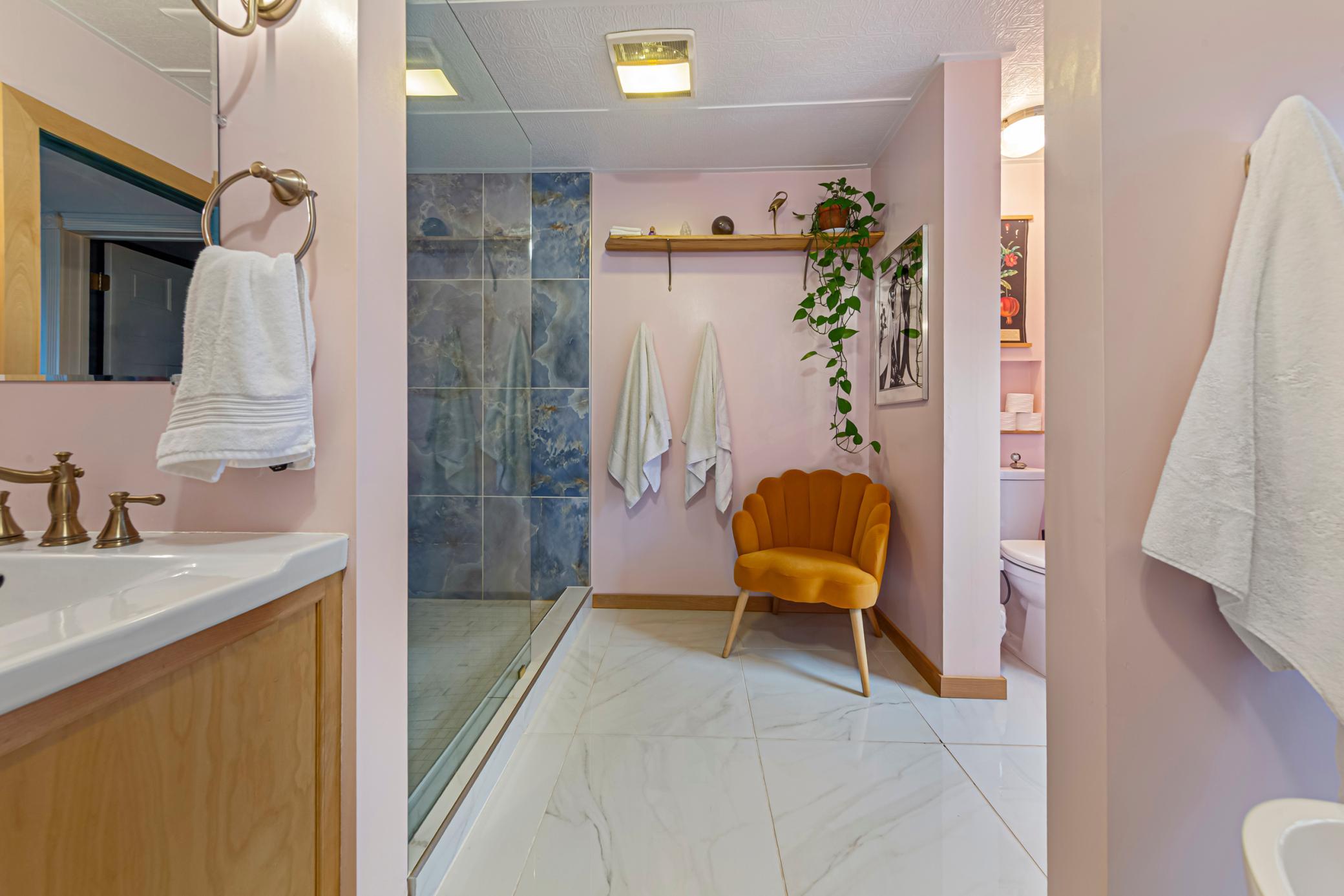 30 bathroom.jpg