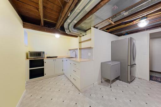 48 kitchen_lower.jpg