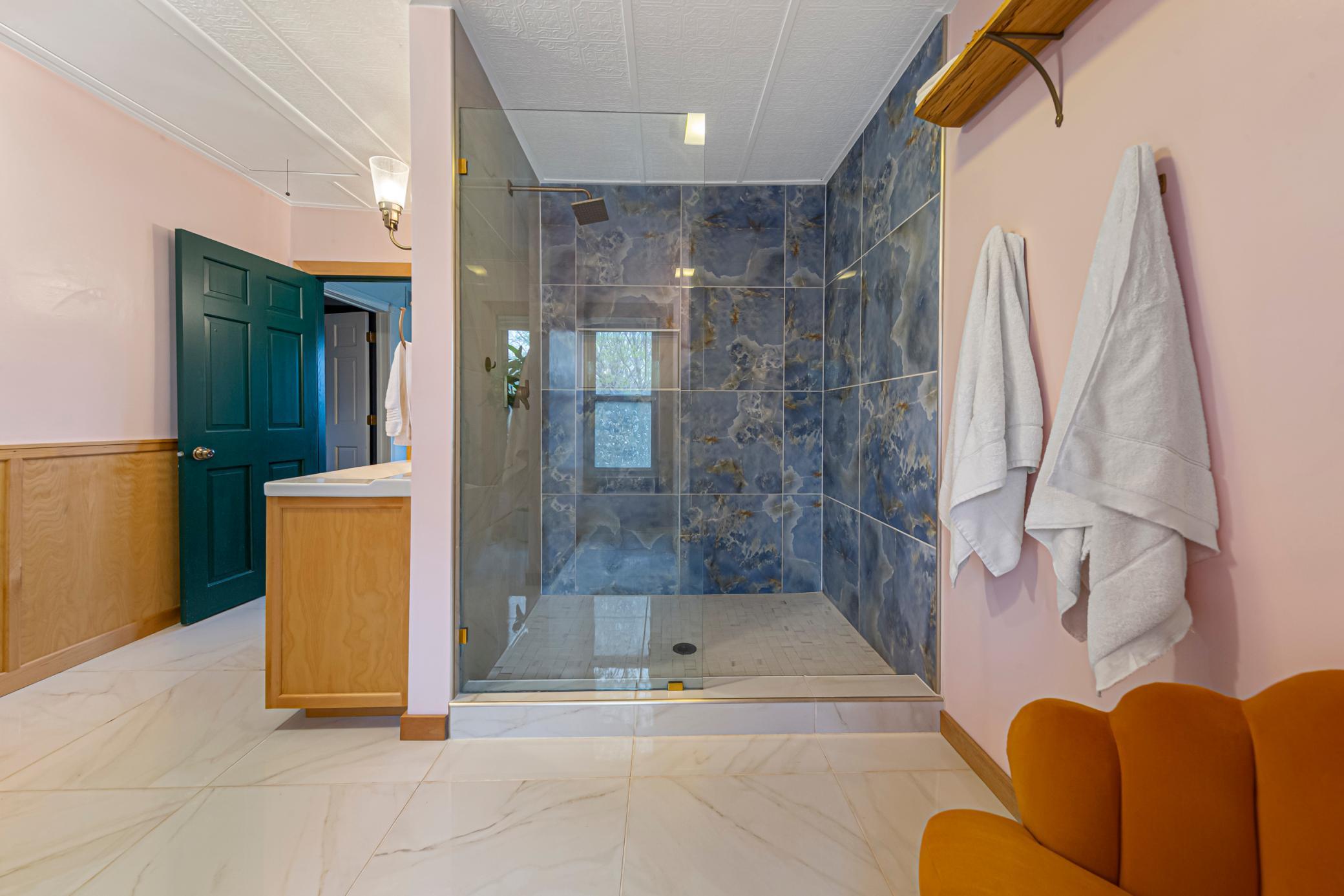 32 bathroom.jpg