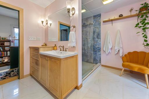 33 bathroom.jpg