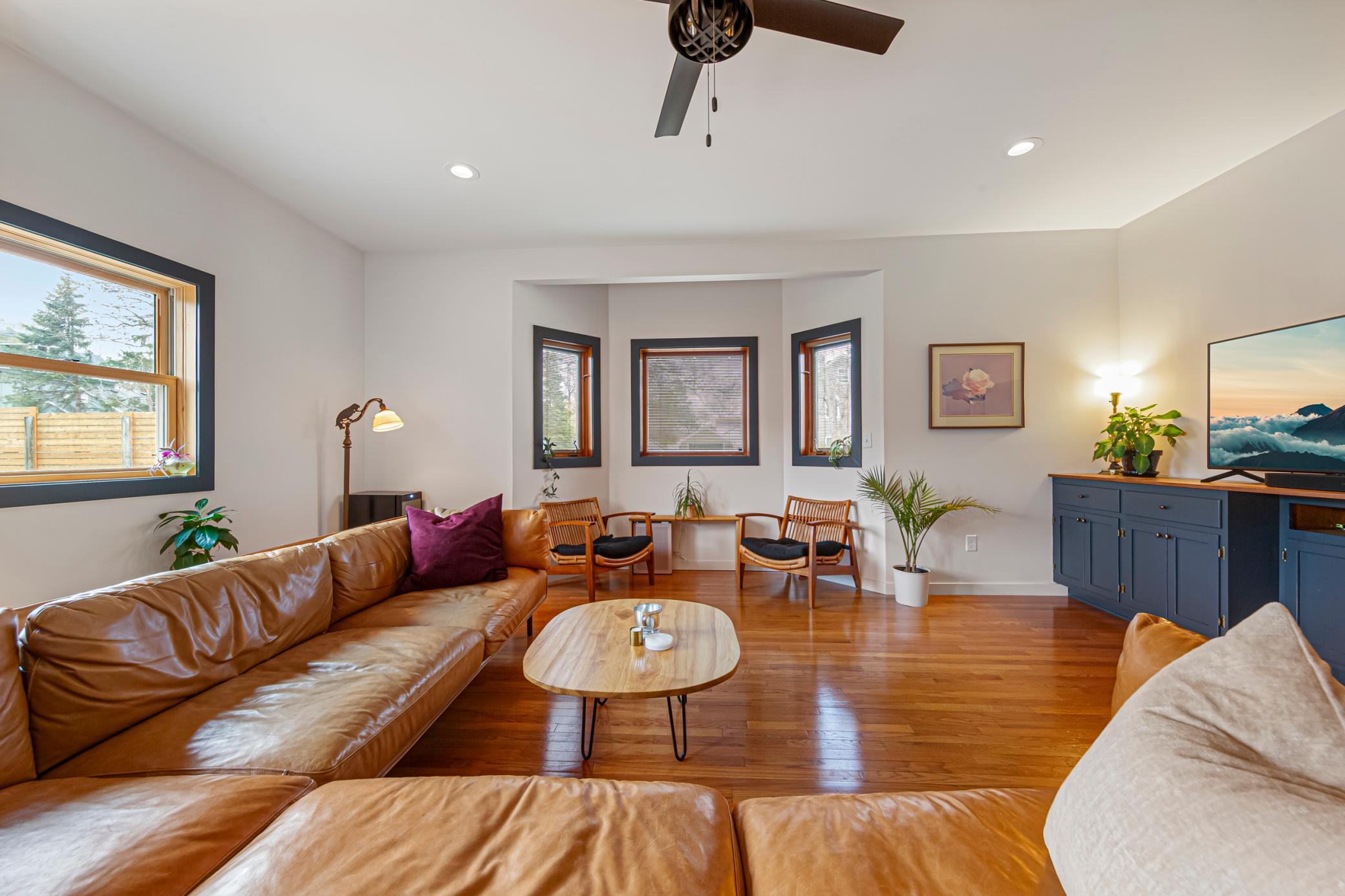25 family room.jpg